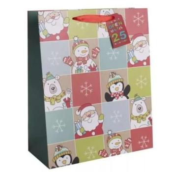 Ajándéktasak színes karácsonyi mintákkal - 11 x 14 cm kép