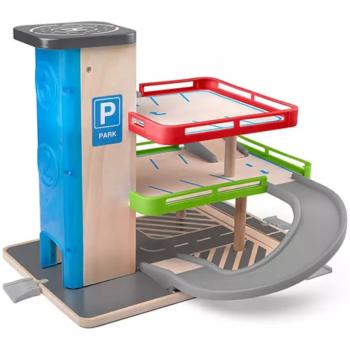 Fa parkolóház lifttel kép